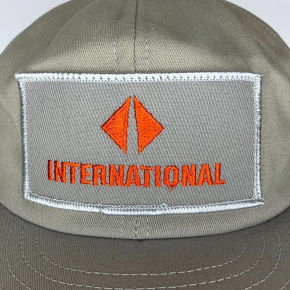 Vintage International Trucks Snapback Made in USA Gray Mesh Trucker Patch Hat - Picture 2 of 9